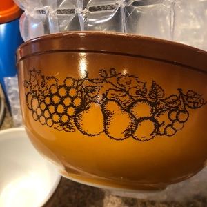 Pyrex old orchard mixing bowls 1973